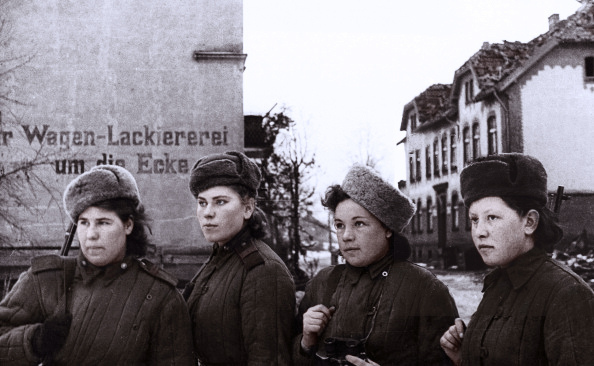 Four snipers, including Roza Shanina, walking through the streets of Vilnius in military outfits